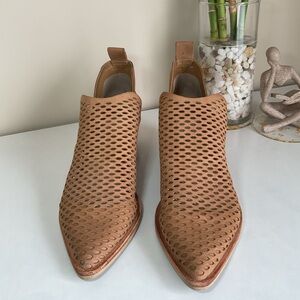 Dolce Vita Tan Perforated Leather Ankle Booties Pointed Toe Women Size 5.5